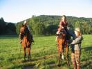 Při západu slunce se na koně dostaly děti. [nové okno]