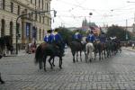 Koně prošli celou starou Prahou. [nové okno]