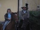 Před restaurací se objevili koně s jezdci v uniformách z dob americké občanské války. [nové okno]